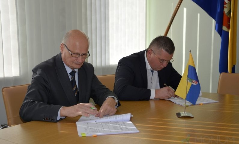 MONUM paraksta līgumu par daudzdzīvokļu īres nama būvniecību Valmierā