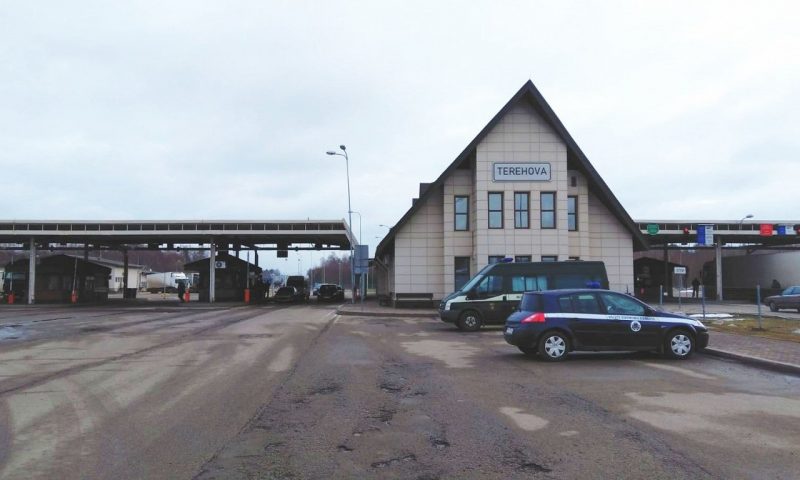 LSM.lv: Border guards and customs officers in Terehova are awaiting the modernization of their workplaces that have deteriorated in the last 20 years