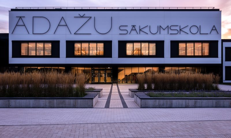 Здание Адажской начальной школы заняло 2-ое место в престижном конкурсе «Лучшее строение года в Латвии 2019»