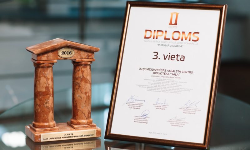 MONUM saņem balvu par Alojas novada uzņēmējdarbības atbalsta centru – bibliotēku SALA