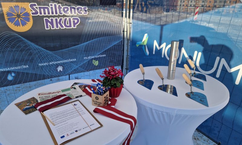 В Смилтене в фундамент нового арендного многоквартирного дома заложена капсула времени