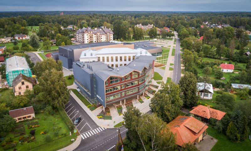 Foto: Siguldā tapis moderns skolas ēku komplekss