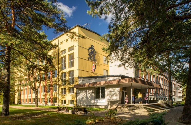 Комплексные решения по снижению парникового эффекта выбросов газа в Салацгривской средней школе